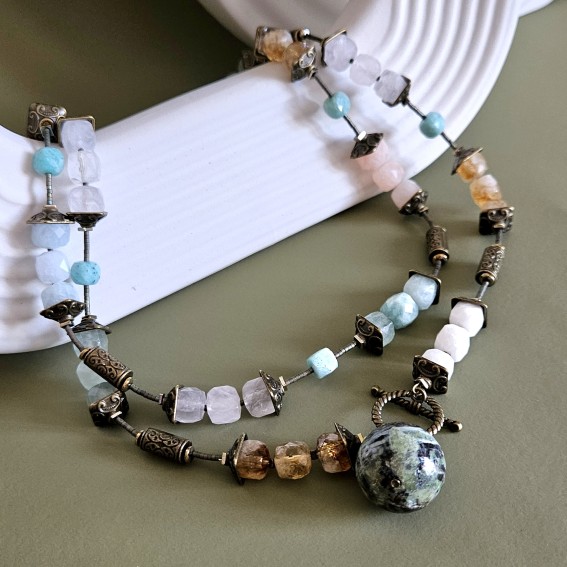 колье - кубики минералов - пренит, цитрин, агат белый, аквамарин, морганит, розовый кварц, гематит мелкие.