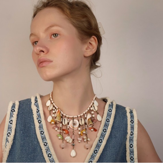 Колье – жемчуг, ракушка, перламутр, оникс, кварц розовый.