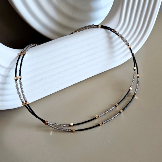 Колье – две нити, черный биссер Япония, кварц дымчатый, микс цирконов синтетических, кубики гематита позолота.